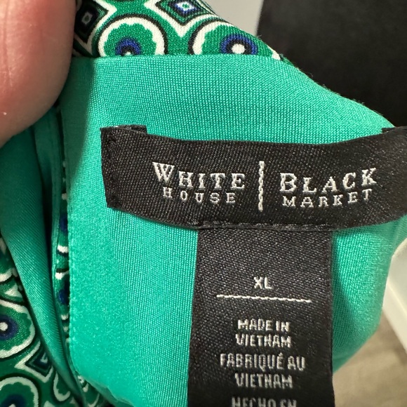 White House Black Market Sleeveless Blouse - Picture 4 of 4